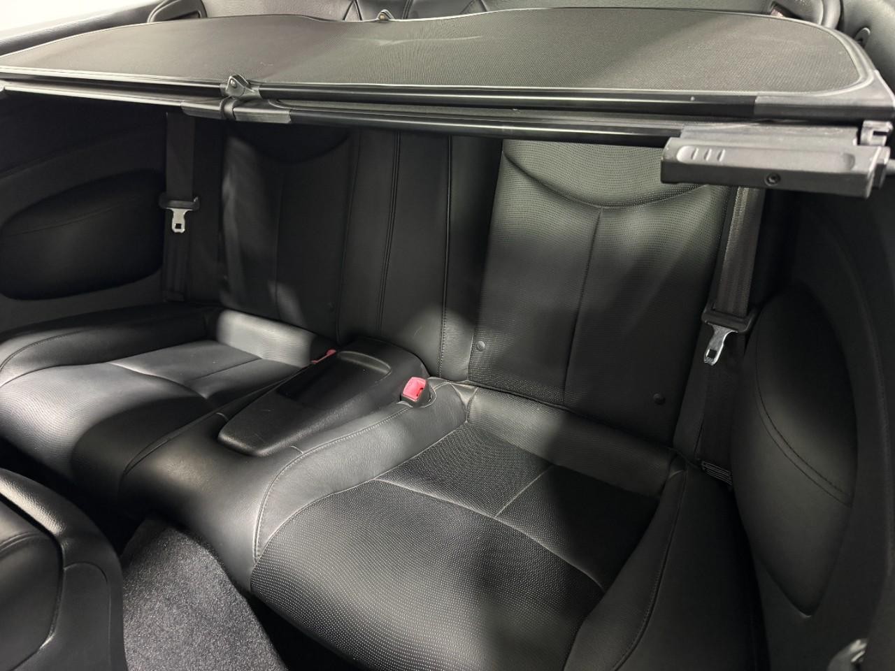 INFINITI G37 Convertible Vehicle Full-screen Gallery Image 8