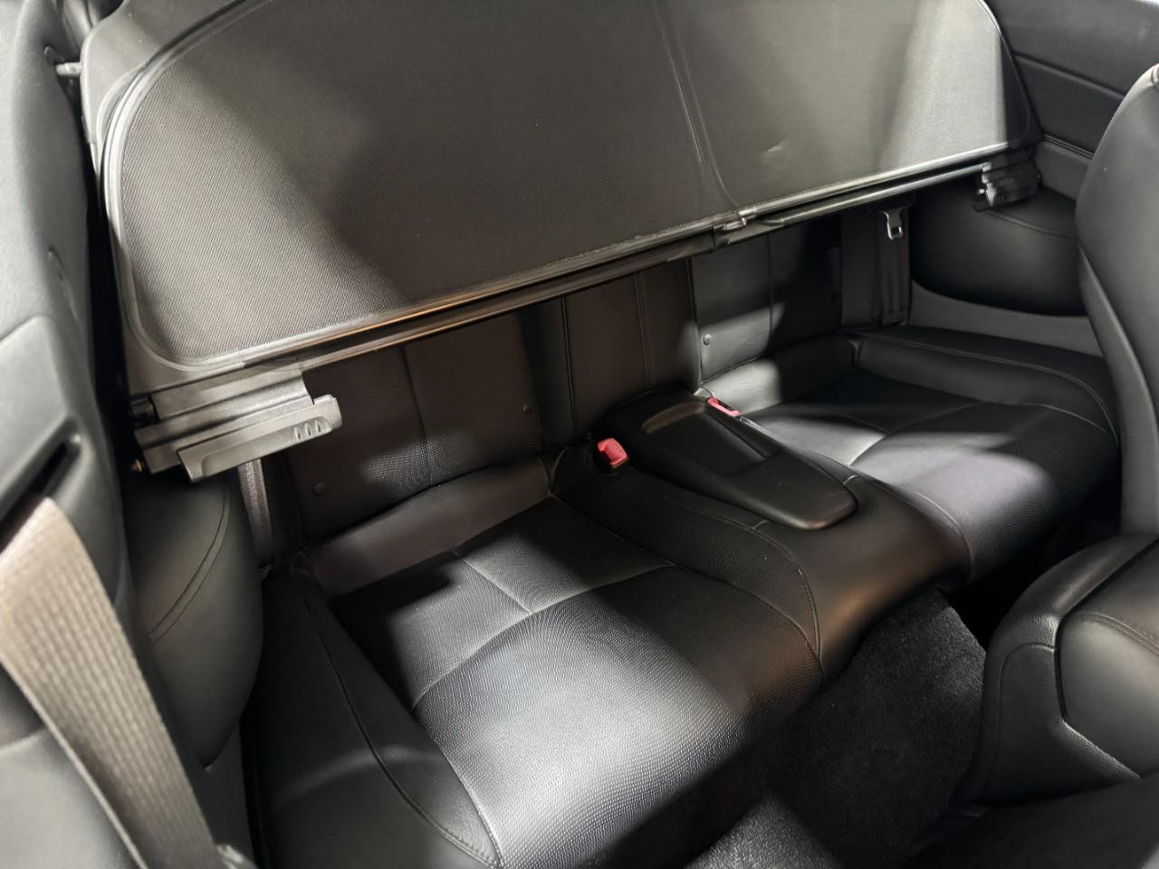 INFINITI G37 Convertible Vehicle Full-screen Gallery Image 10