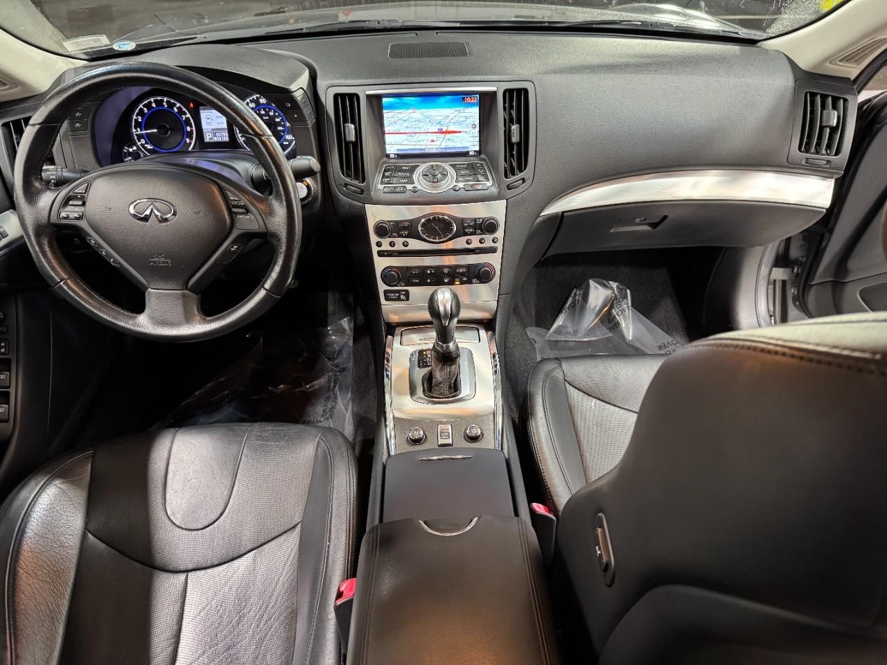 INFINITI G37 Convertible Vehicle Full-screen Gallery Image 11