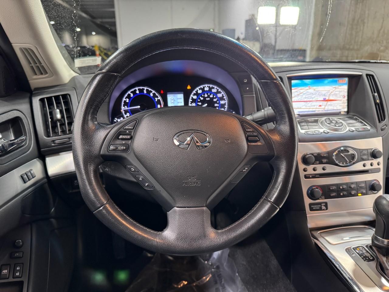 INFINITI G37 Convertible Vehicle Full-screen Gallery Image 12