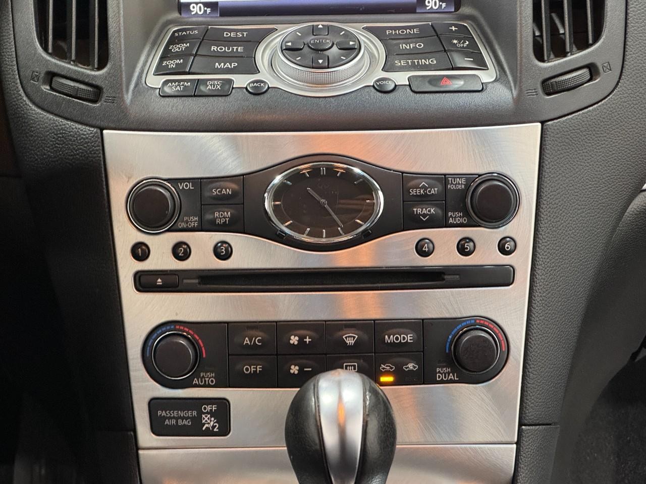 INFINITI G37 Convertible Vehicle Full-screen Gallery Image 14