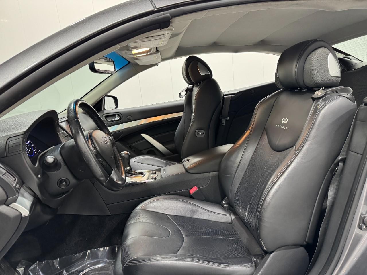 INFINITI G37 Convertible Vehicle Full-screen Gallery Image 24