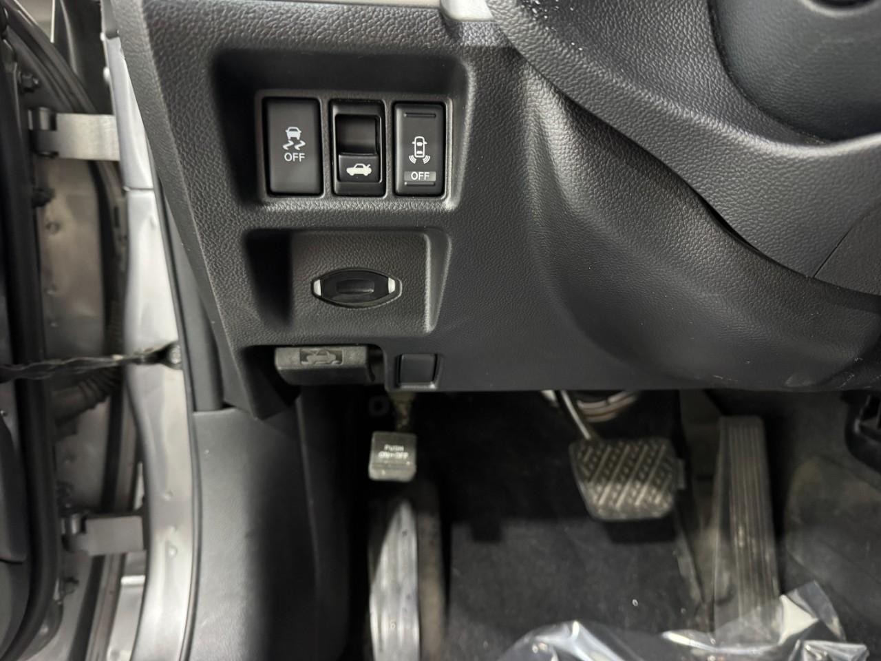 INFINITI G37 Convertible Vehicle Full-screen Gallery Image 27