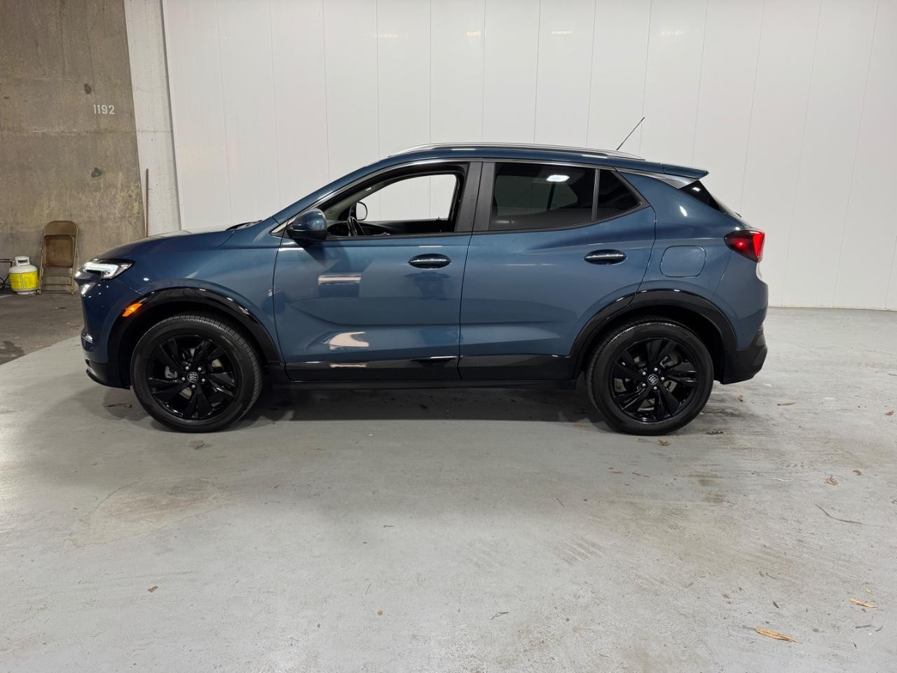 Buick Encore GX Vehicle Full-screen Gallery Image 02