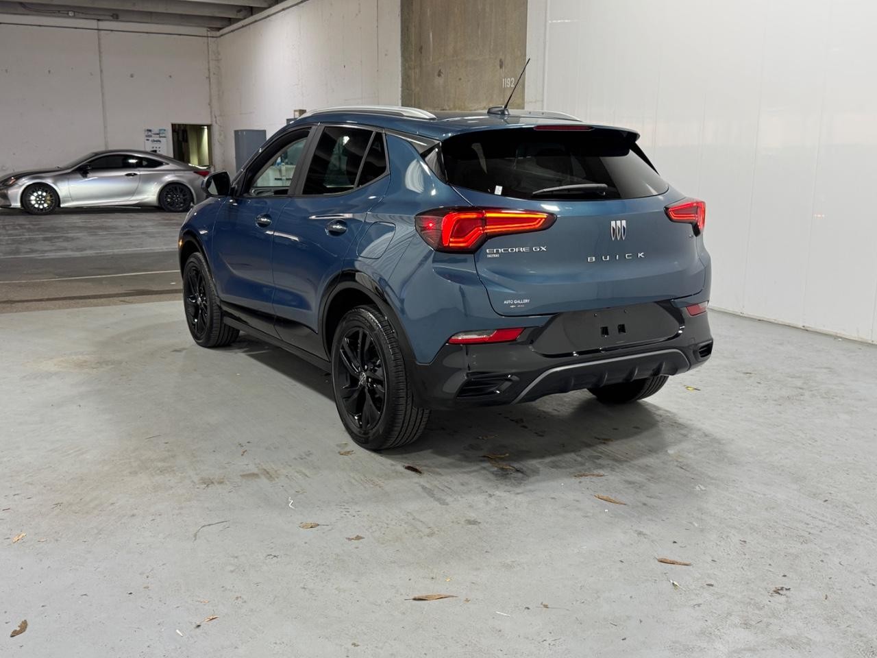 Buick Encore GX Vehicle Full-screen Gallery Image 03