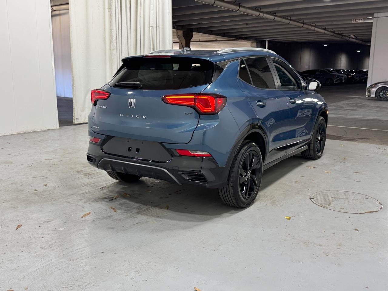 Buick Encore GX Vehicle Full-screen Gallery Image 04