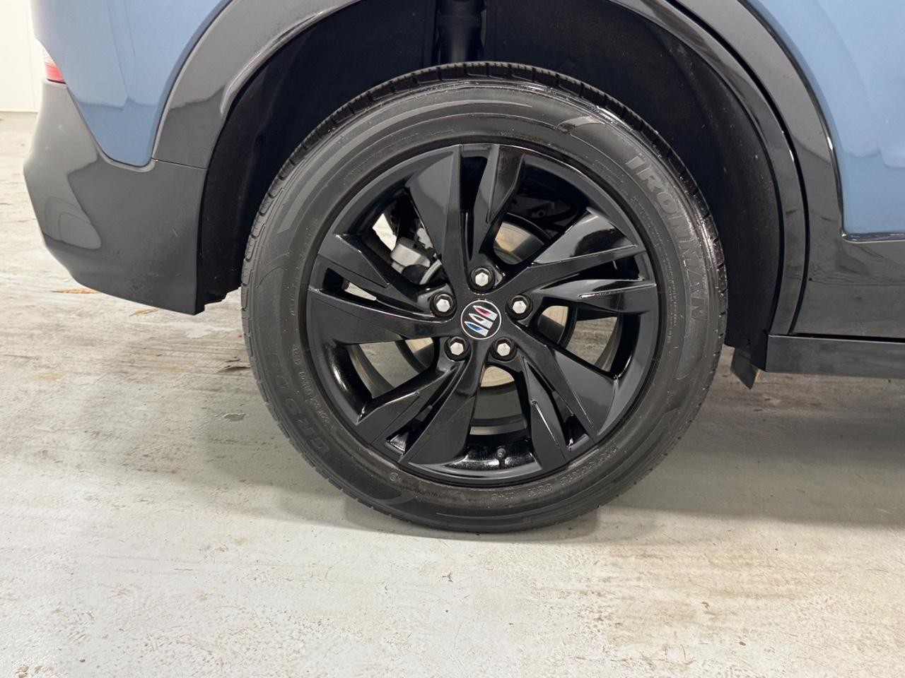 Buick Encore GX Vehicle Full-screen Gallery Image 05