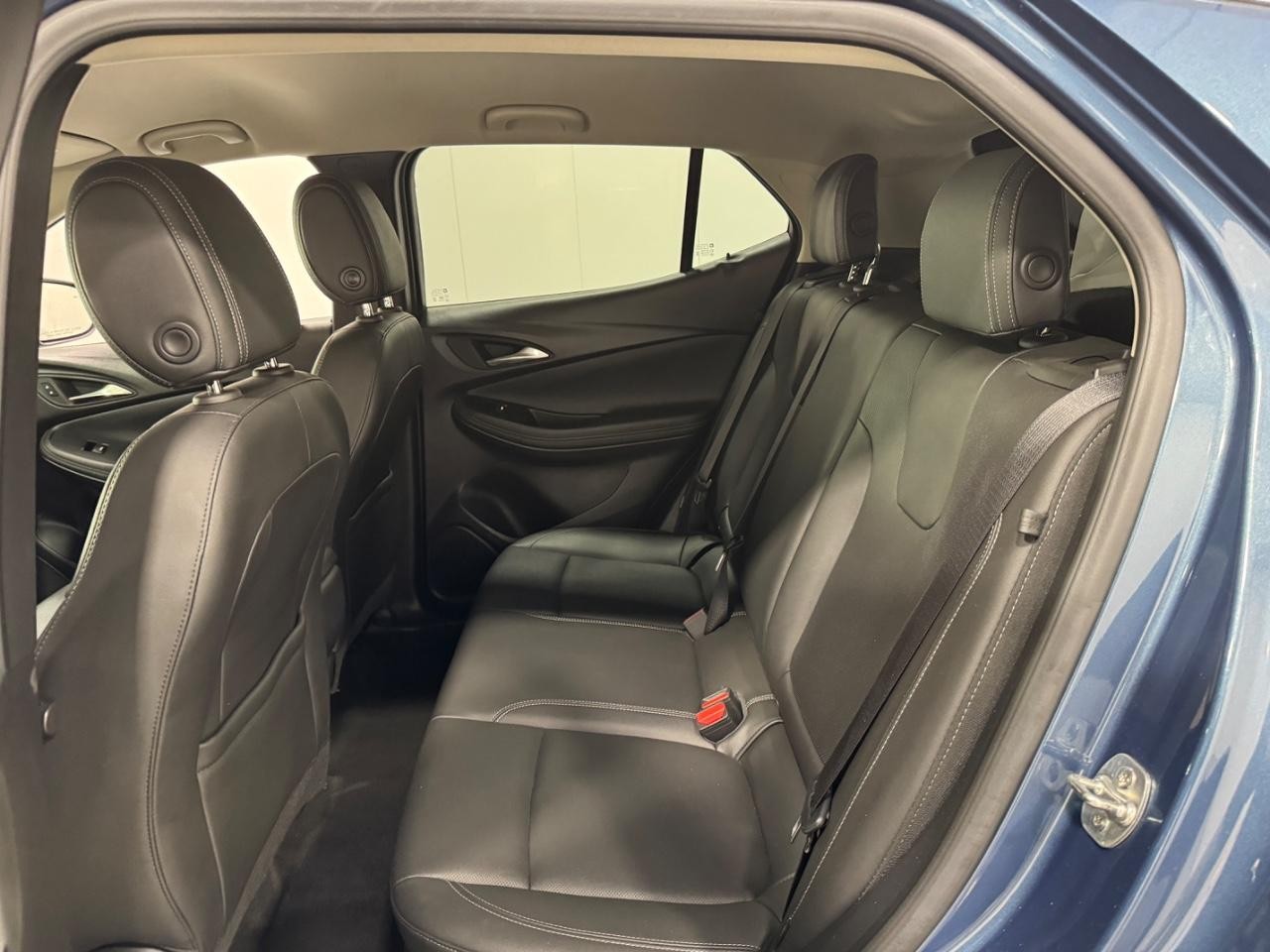 Buick Encore GX Vehicle Full-screen Gallery Image 08