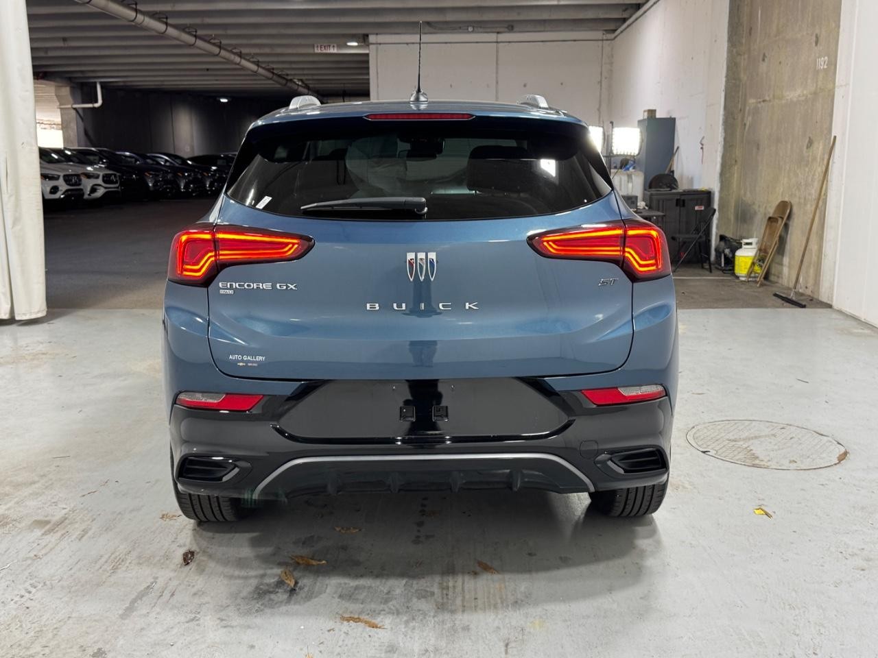 Buick Encore GX Vehicle Full-screen Gallery Image 09