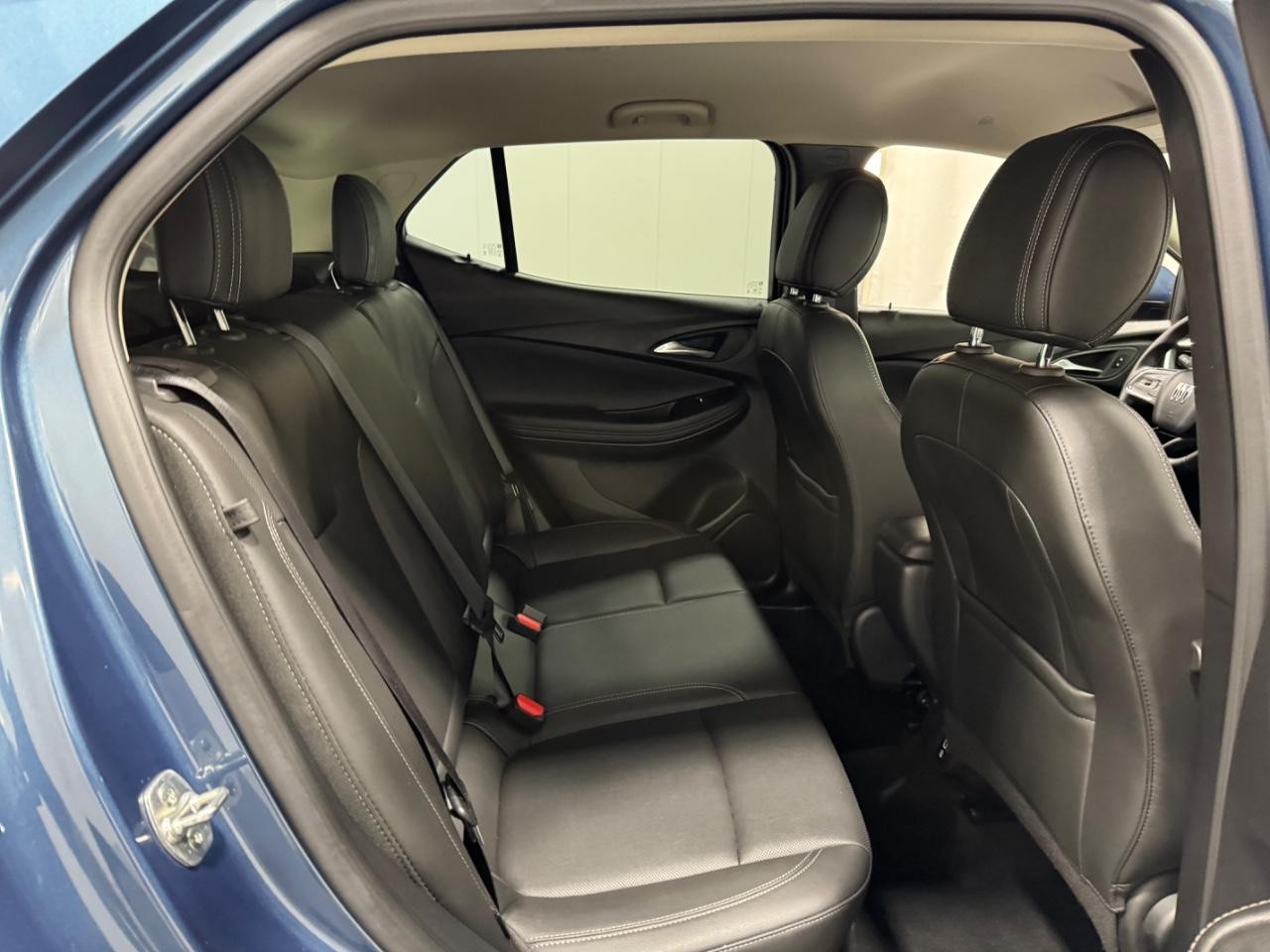 Buick Encore GX Vehicle Full-screen Gallery Image 10