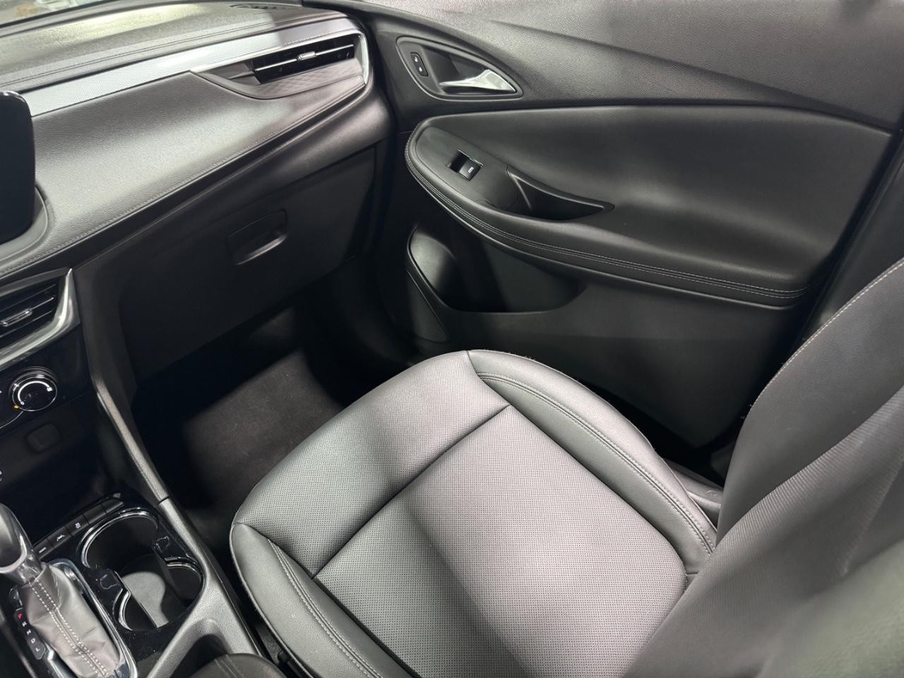 Buick Encore GX Vehicle Full-screen Gallery Image 16