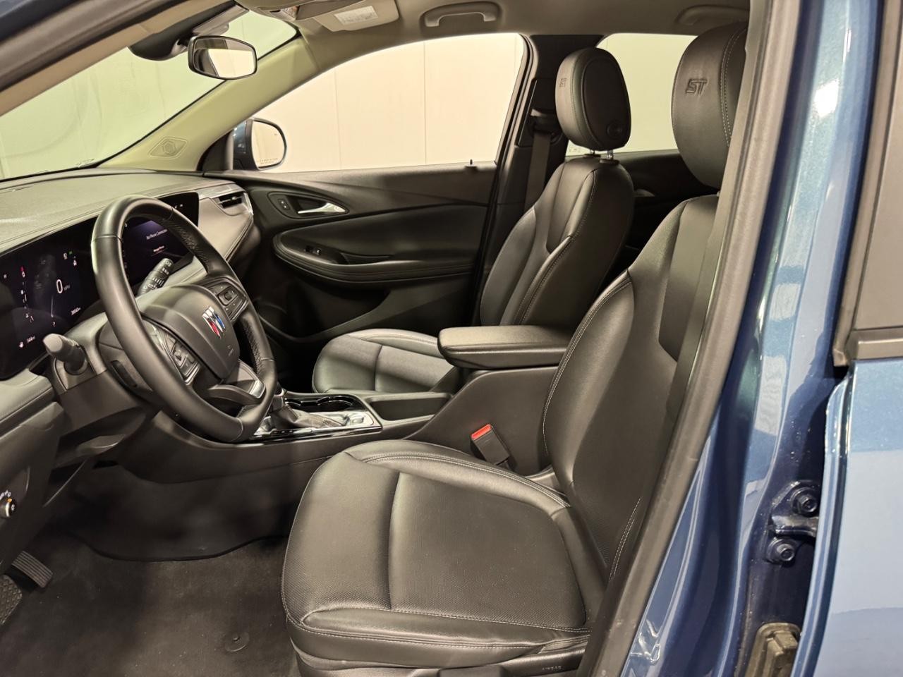 Buick Encore GX Vehicle Full-screen Gallery Image 24