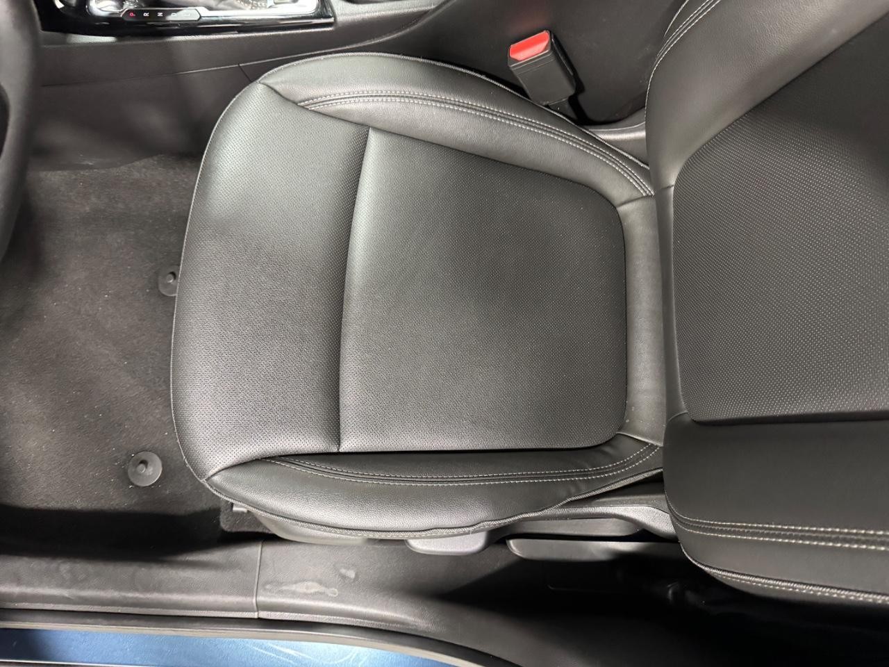 Buick Encore GX Vehicle Full-screen Gallery Image 25