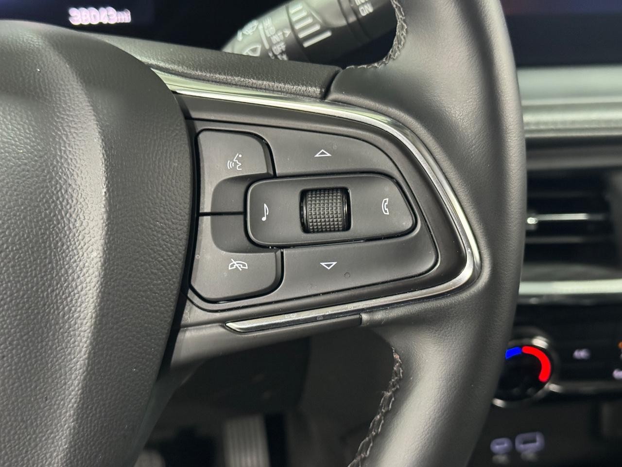 Buick Encore GX Vehicle Full-screen Gallery Image 29