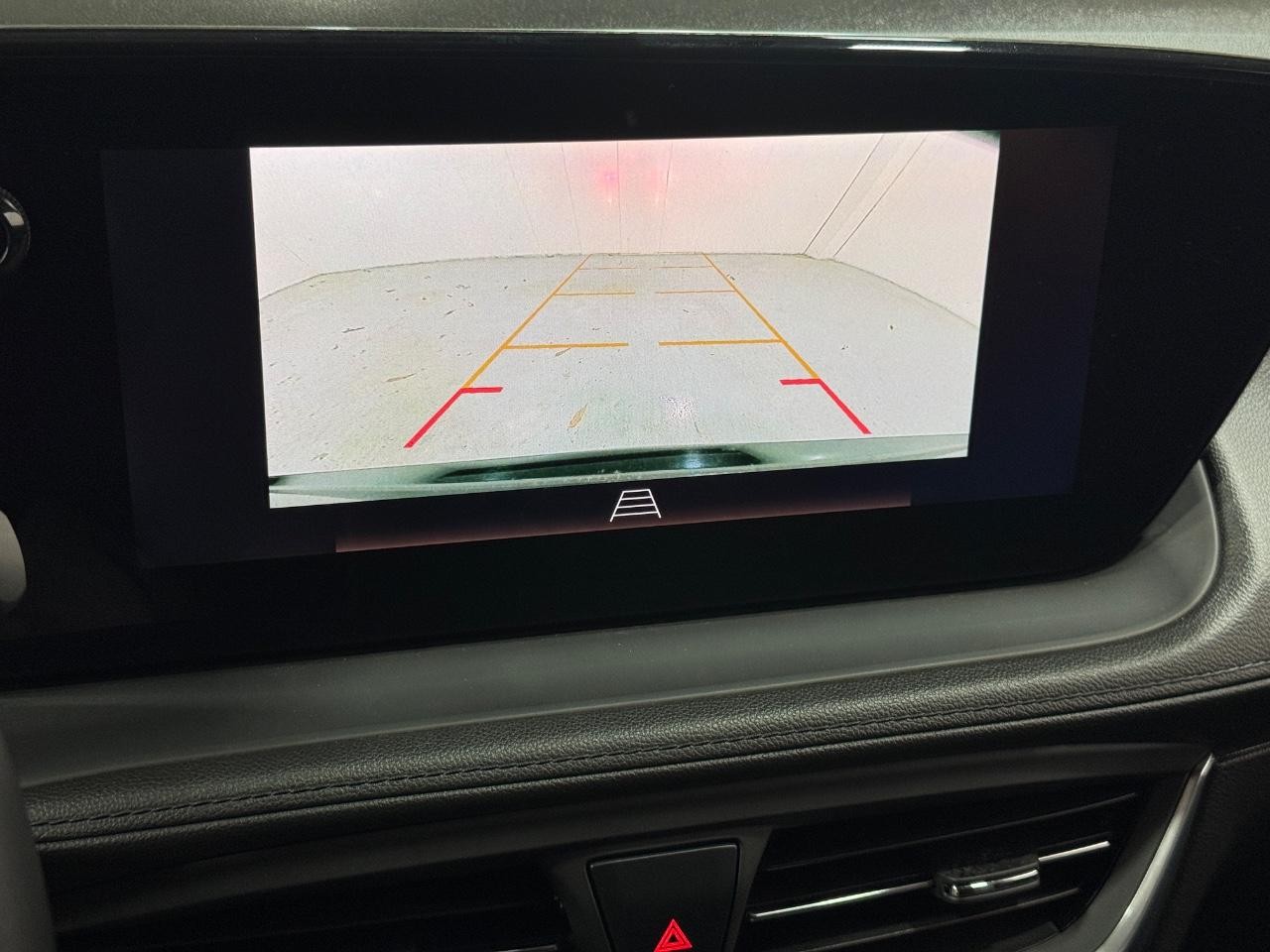 Buick Encore GX Vehicle Full-screen Gallery Image 31