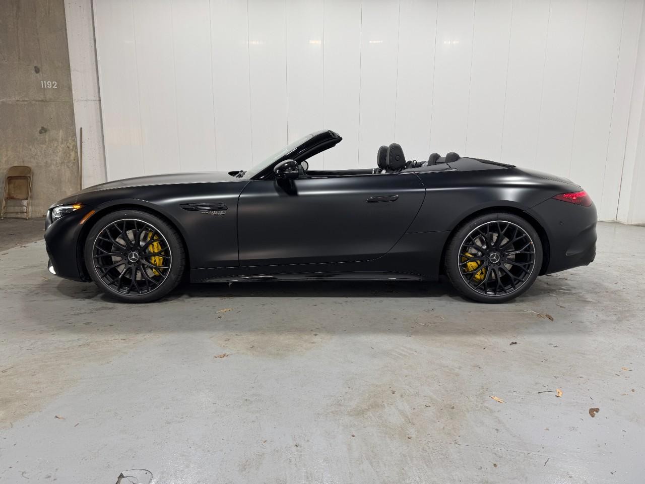 Mercedes-Benz SL Vehicle Full-screen Gallery Image 2