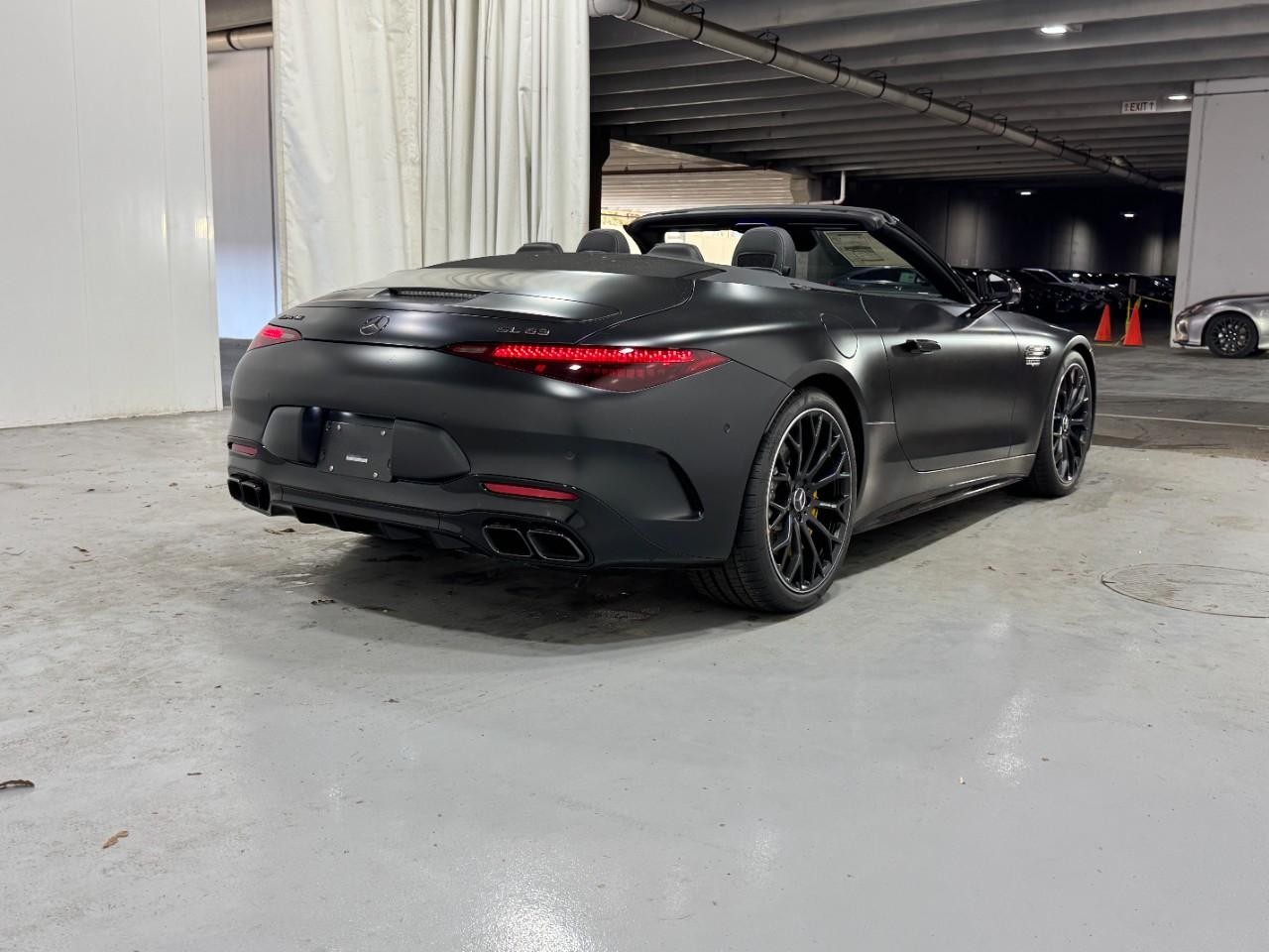 Mercedes-Benz SL Vehicle Full-screen Gallery Image 4