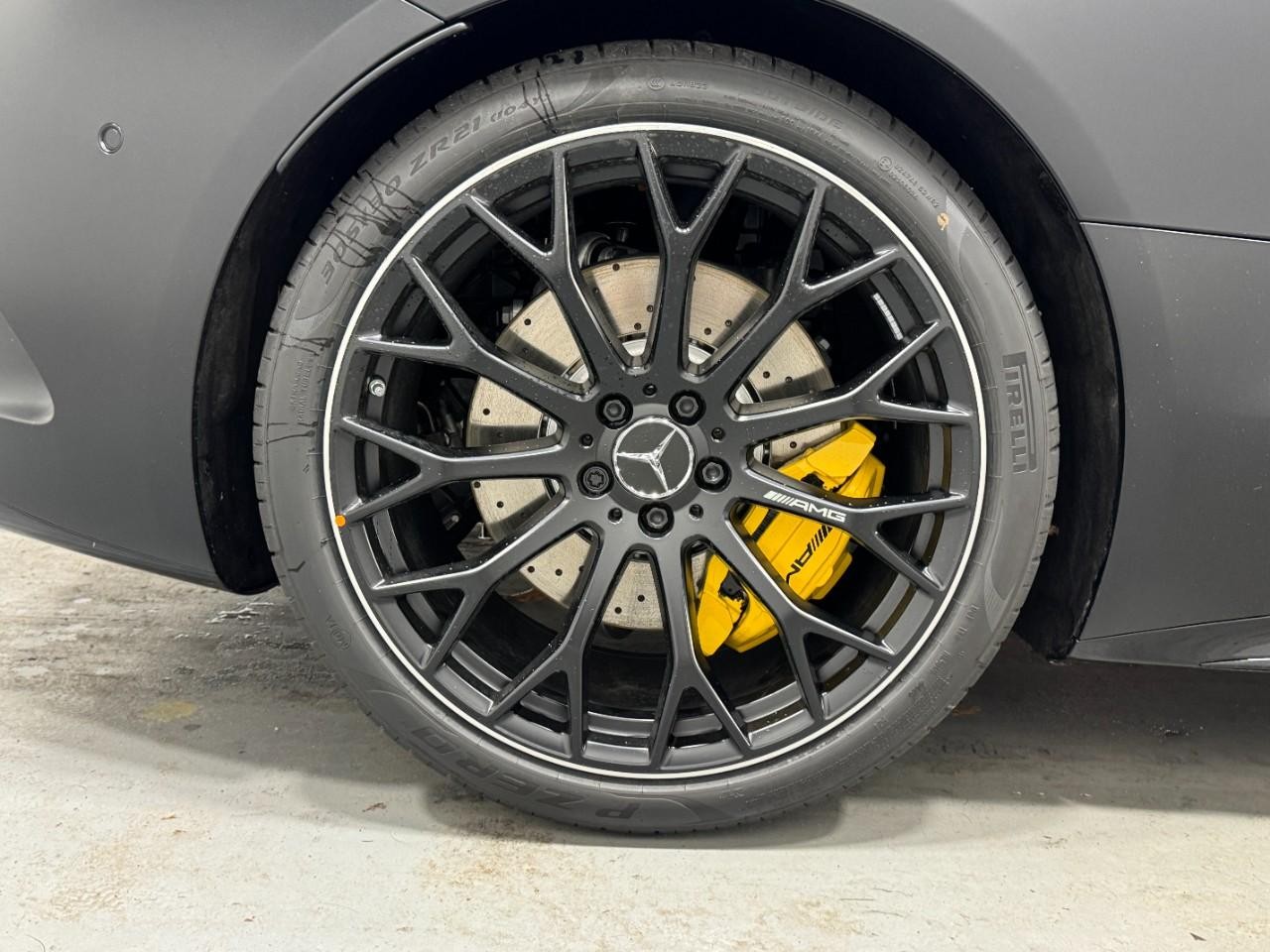 Mercedes-Benz SL Vehicle Full-screen Gallery Image 5