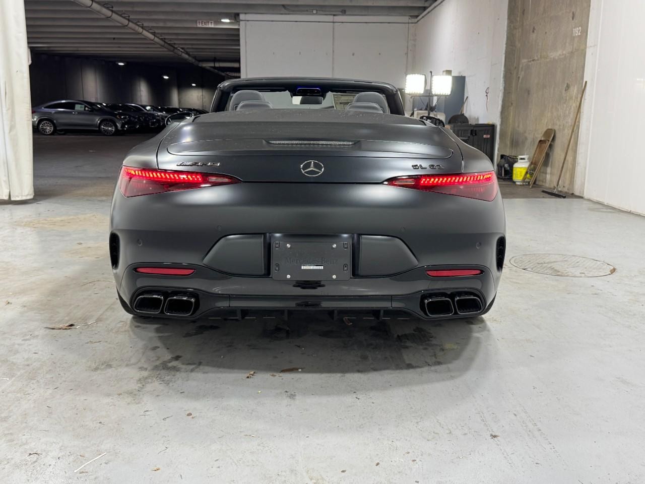 Mercedes-Benz SL Vehicle Full-screen Gallery Image 9