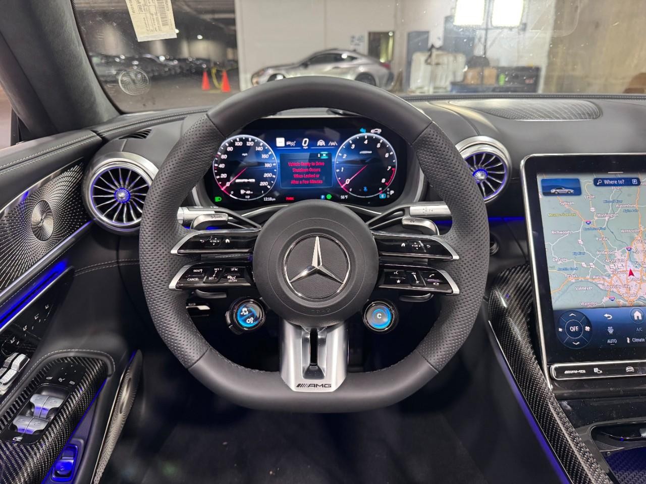 Mercedes-Benz SL Vehicle Full-screen Gallery Image 12