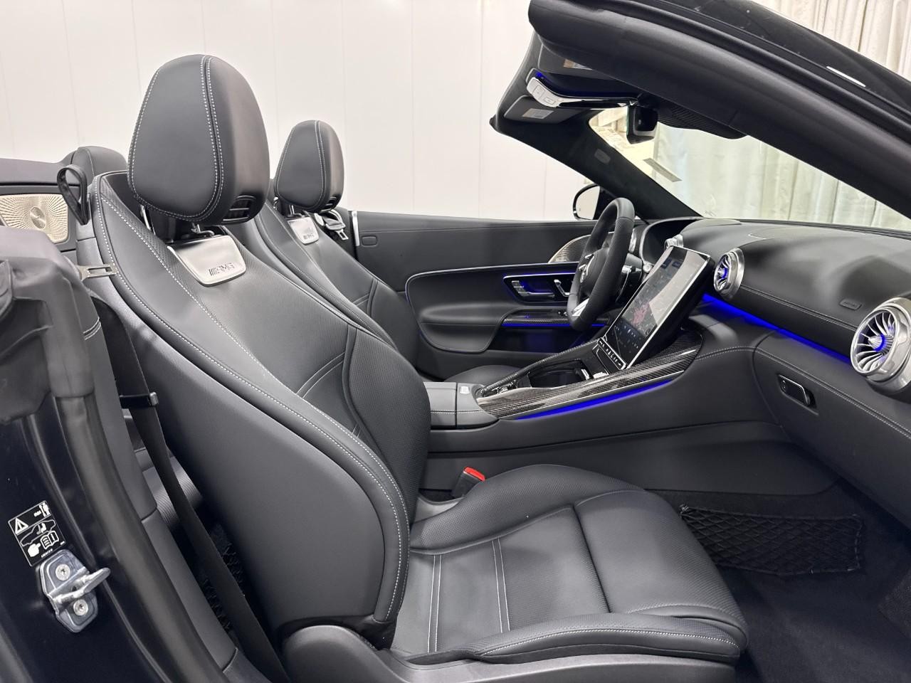 Mercedes-Benz SL Vehicle Full-screen Gallery Image 15