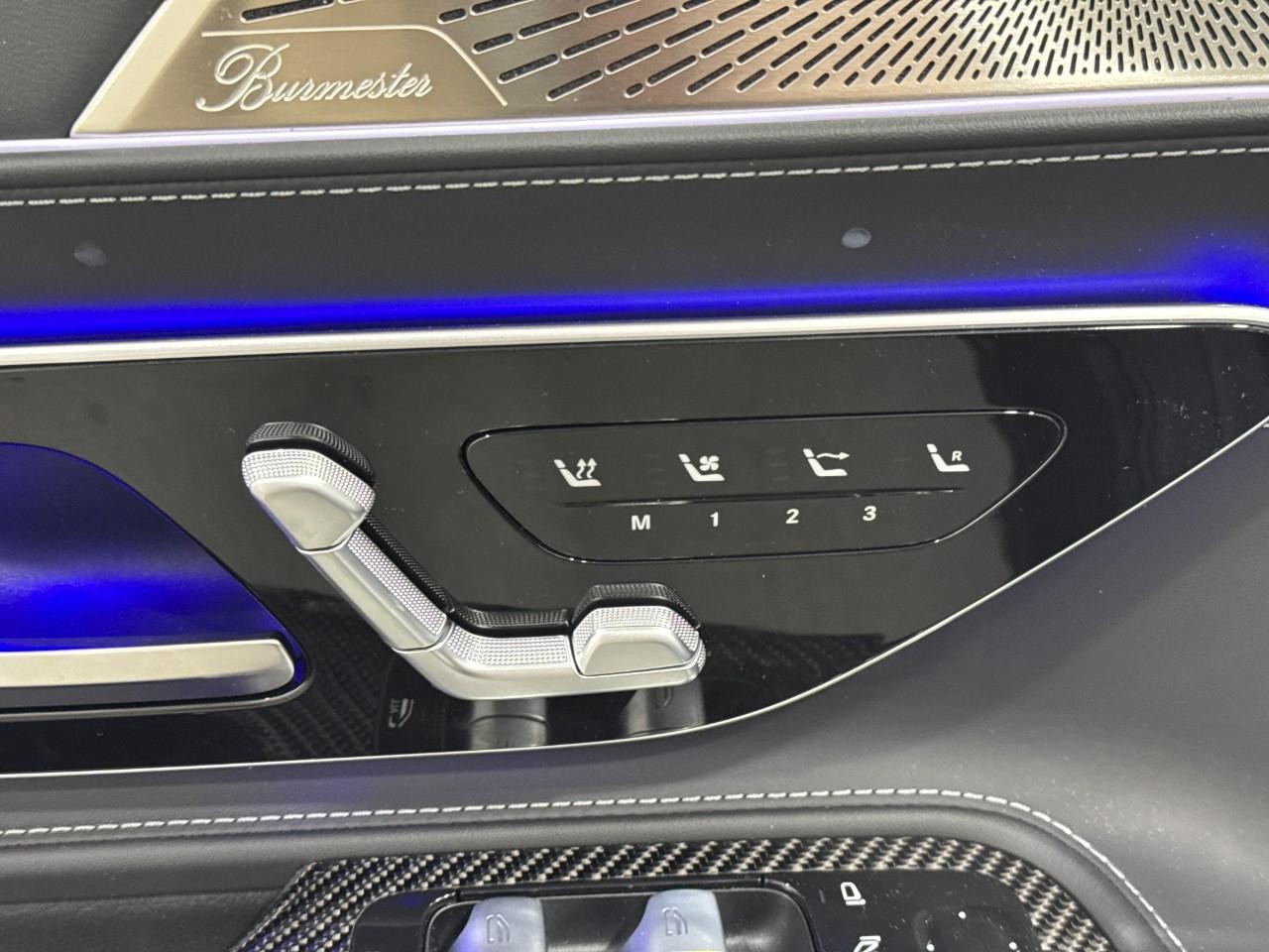 Mercedes-Benz SL Vehicle Full-screen Gallery Image 21