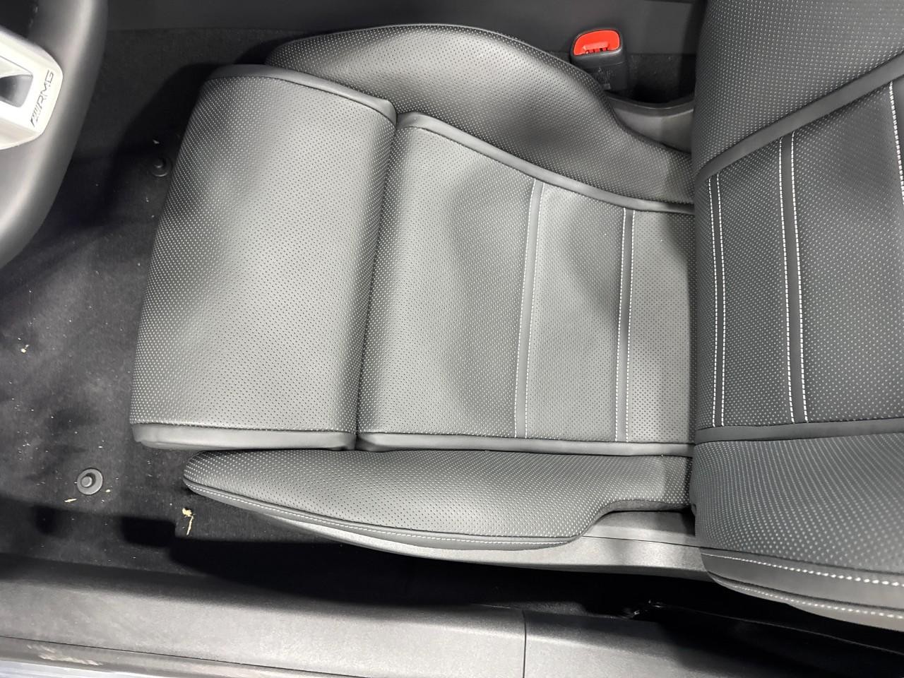 Mercedes-Benz SL Vehicle Full-screen Gallery Image 26