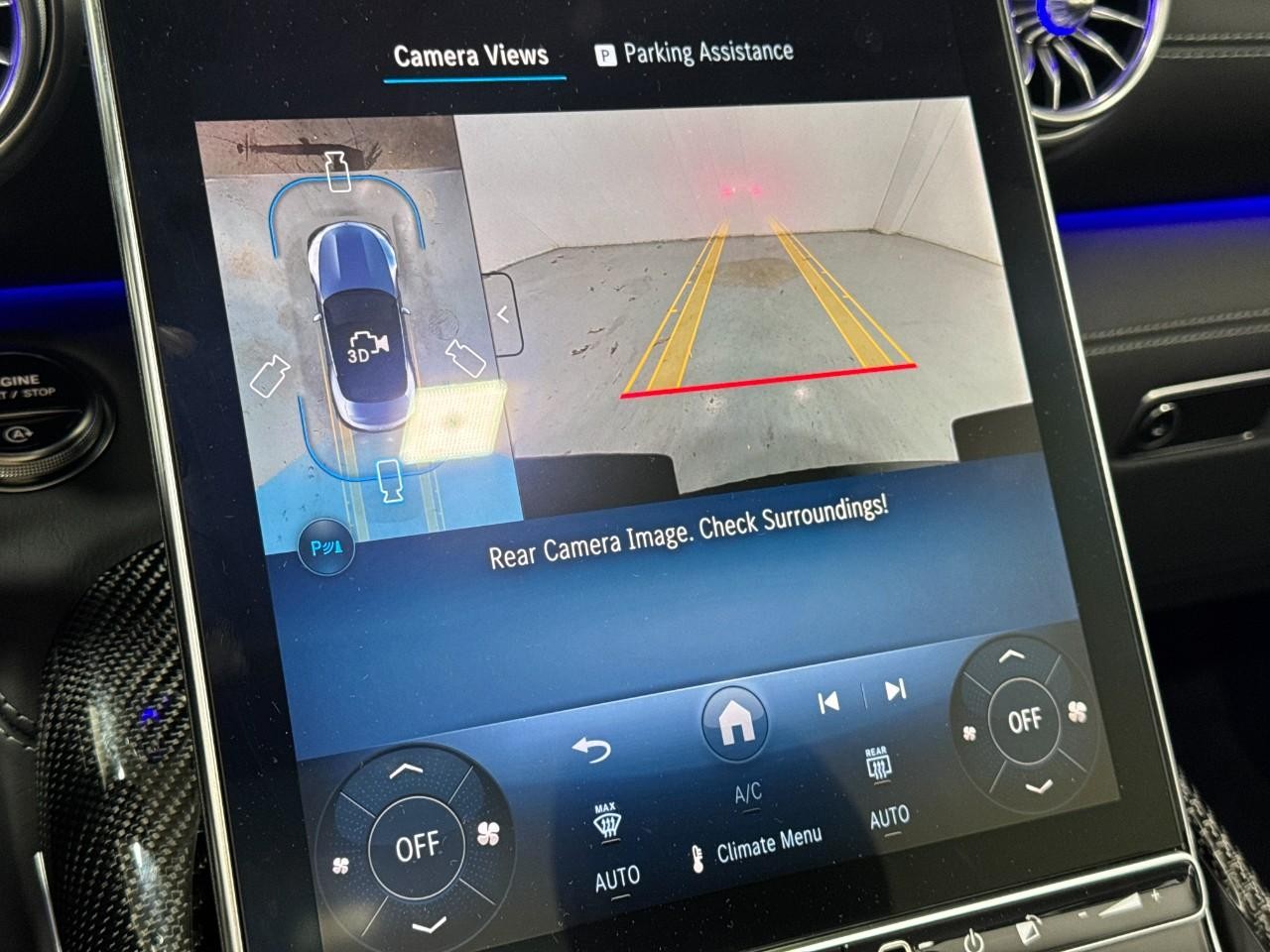 Mercedes-Benz SL Vehicle Full-screen Gallery Image 32