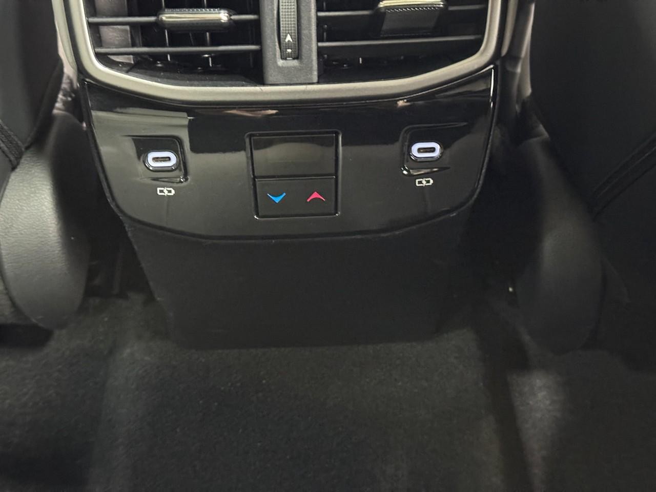 Lexus RX Vehicle Full-screen Gallery Image 11