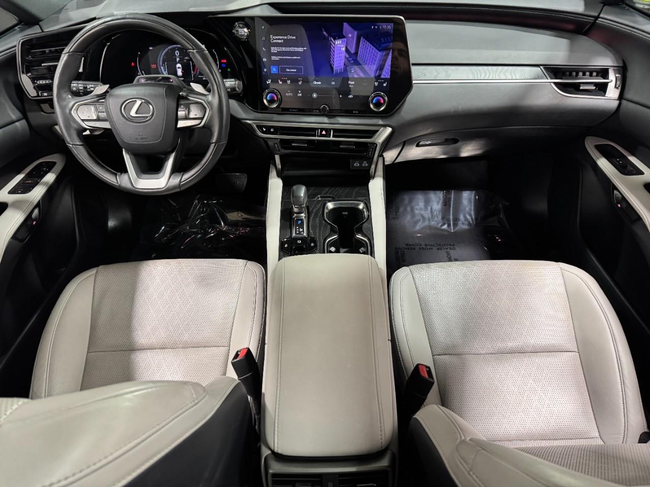 Lexus RX Vehicle Full-screen Gallery Image 13