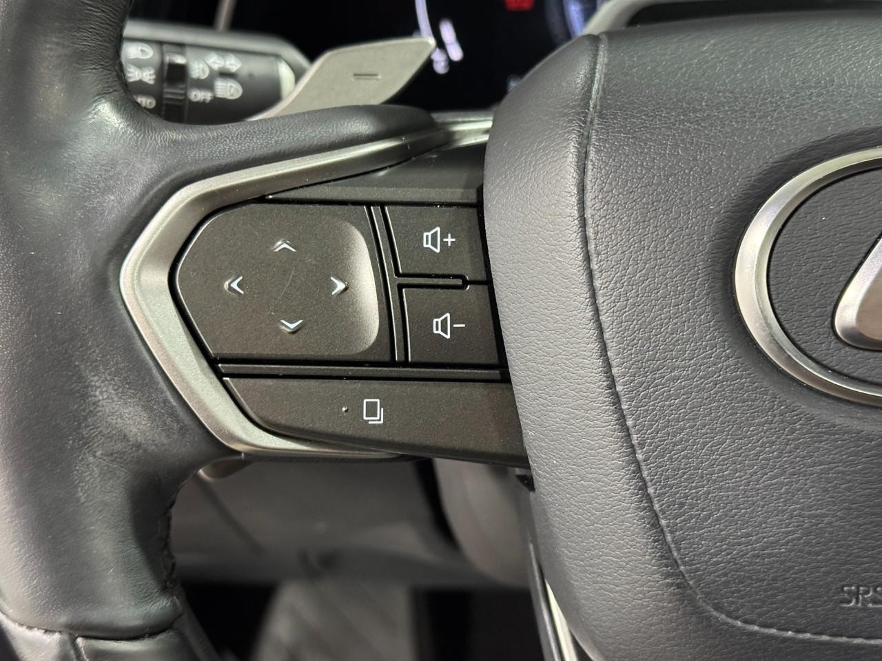 Lexus RX Vehicle Full-screen Gallery Image 27