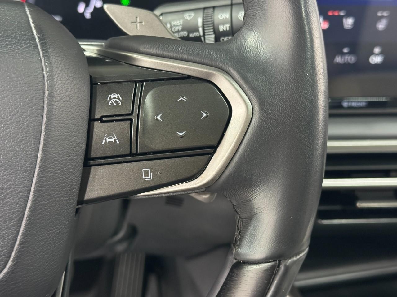 Lexus RX Vehicle Full-screen Gallery Image 28