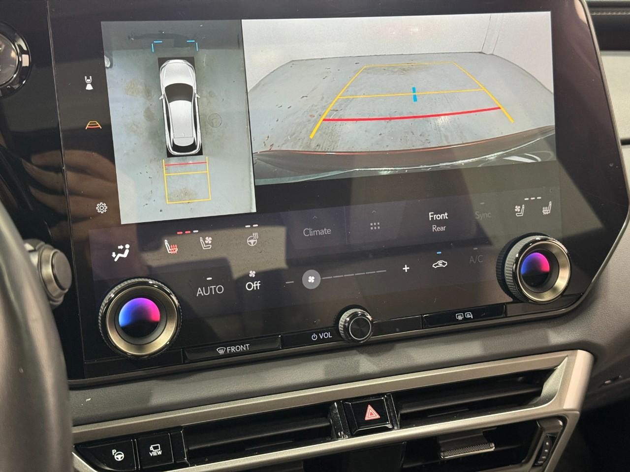 Lexus RX Vehicle Full-screen Gallery Image 30