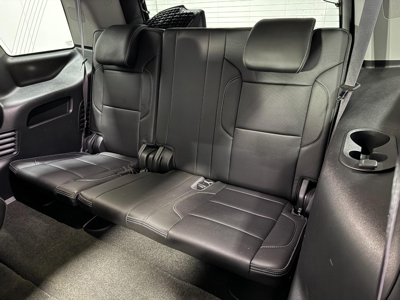 GMC Yukon Vehicle Full-screen Gallery Image 8