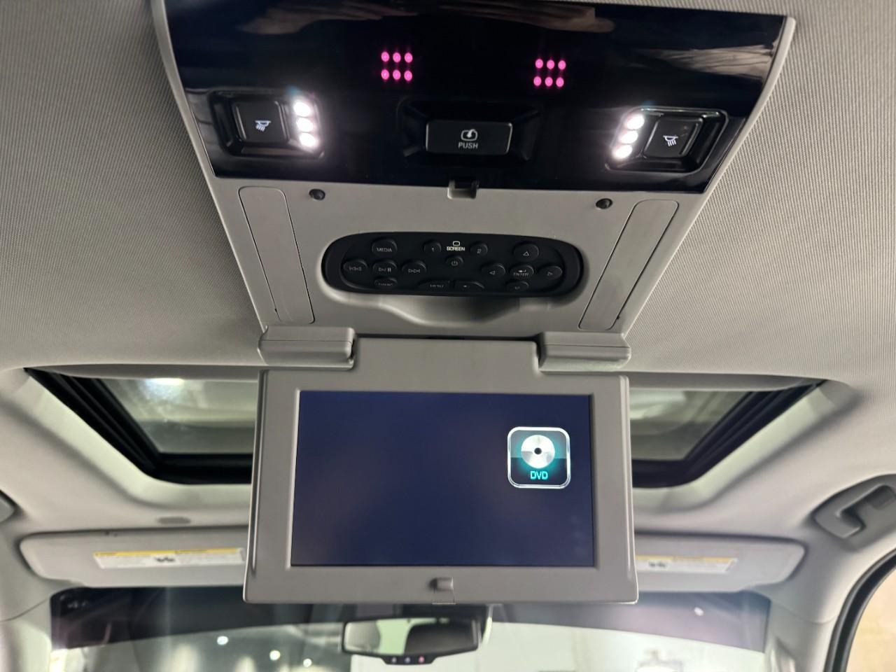 GMC Yukon Vehicle Full-screen Gallery Image 13