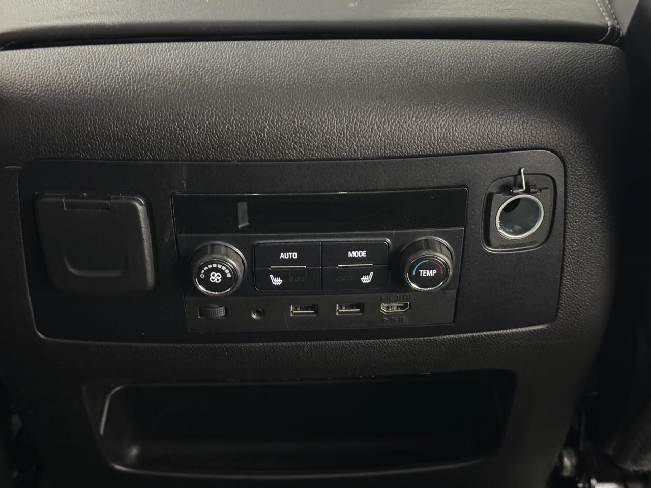 GMC Yukon Vehicle Full-screen Gallery Image 15