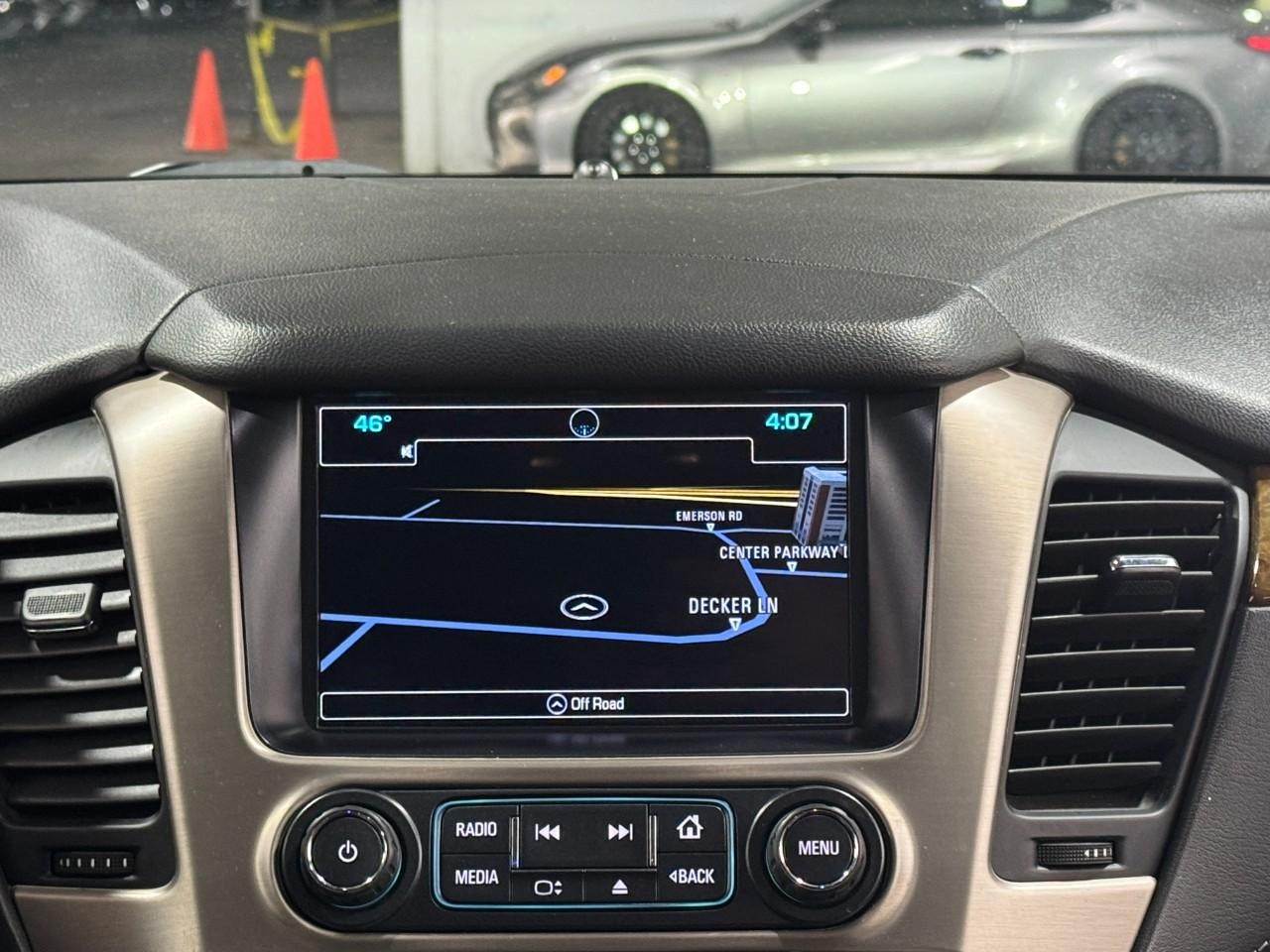 GMC Yukon Vehicle Full-screen Gallery Image 18