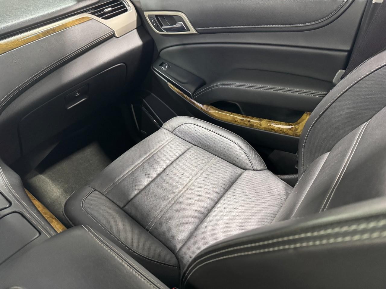 GMC Yukon Vehicle Full-screen Gallery Image 20