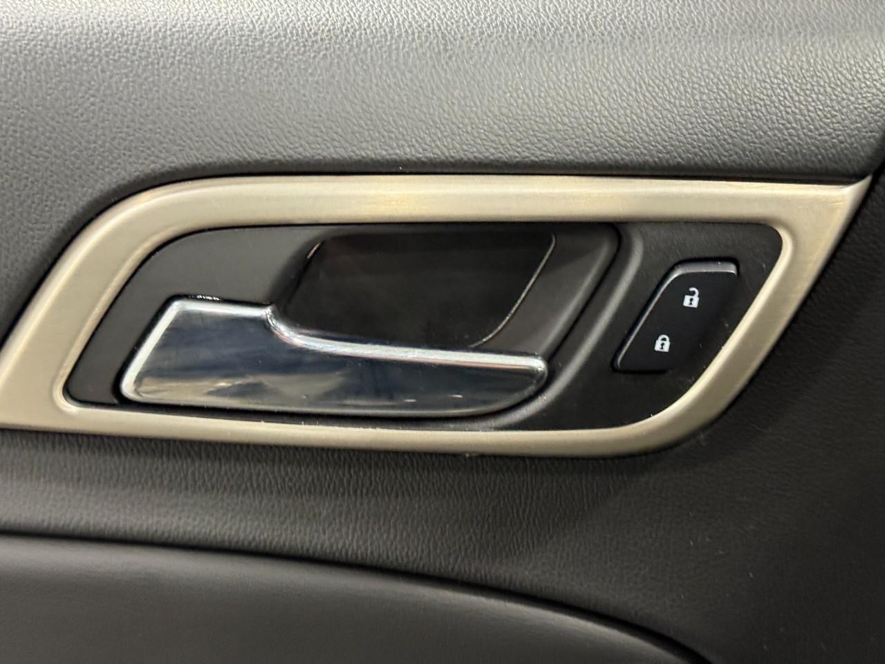 GMC Yukon Vehicle Full-screen Gallery Image 26