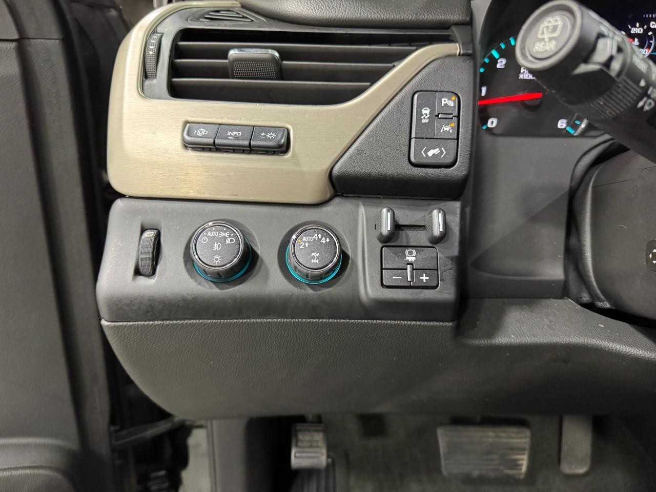 GMC Yukon Vehicle Full-screen Gallery Image 33