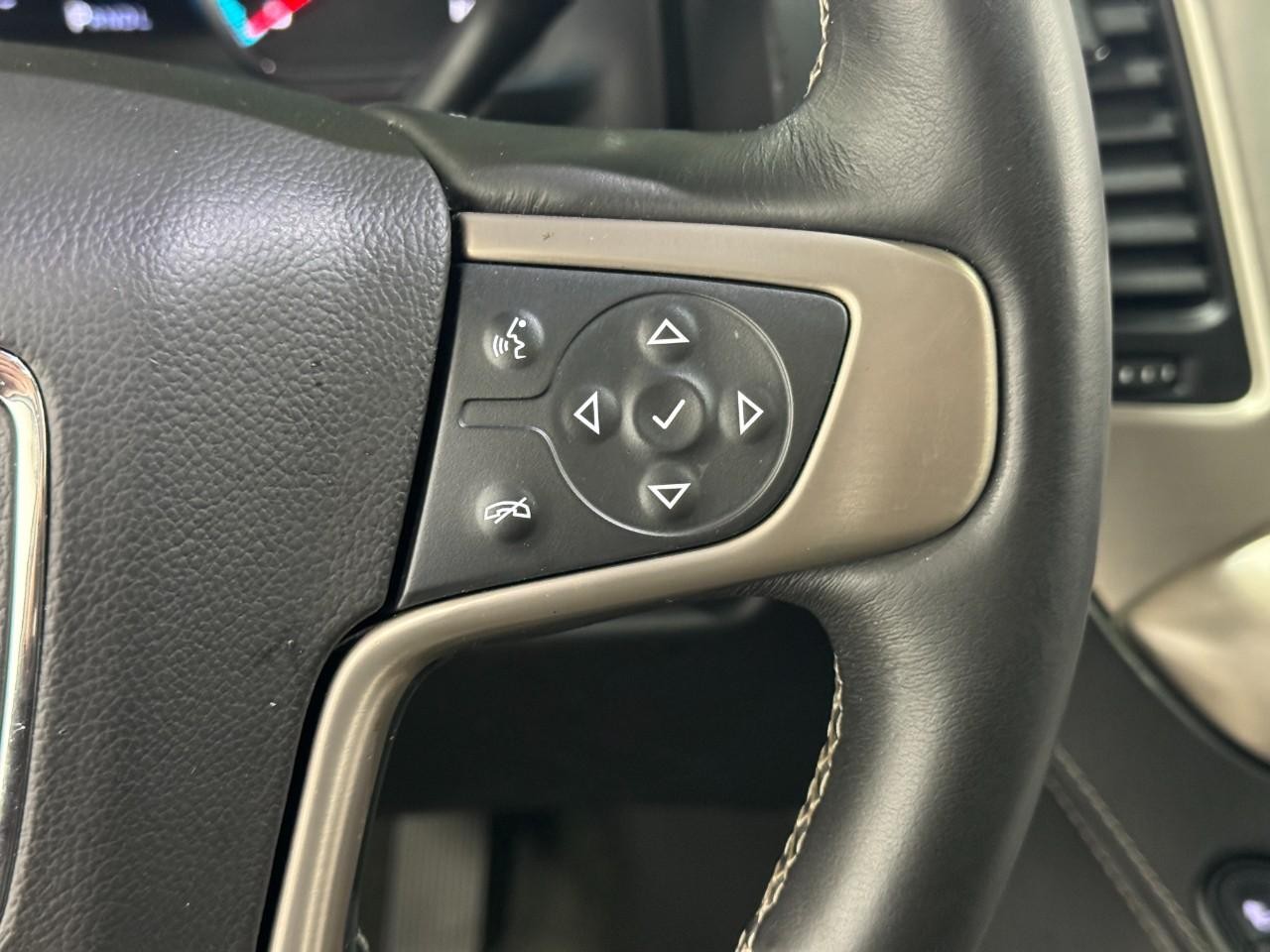 GMC Yukon Vehicle Full-screen Gallery Image 35