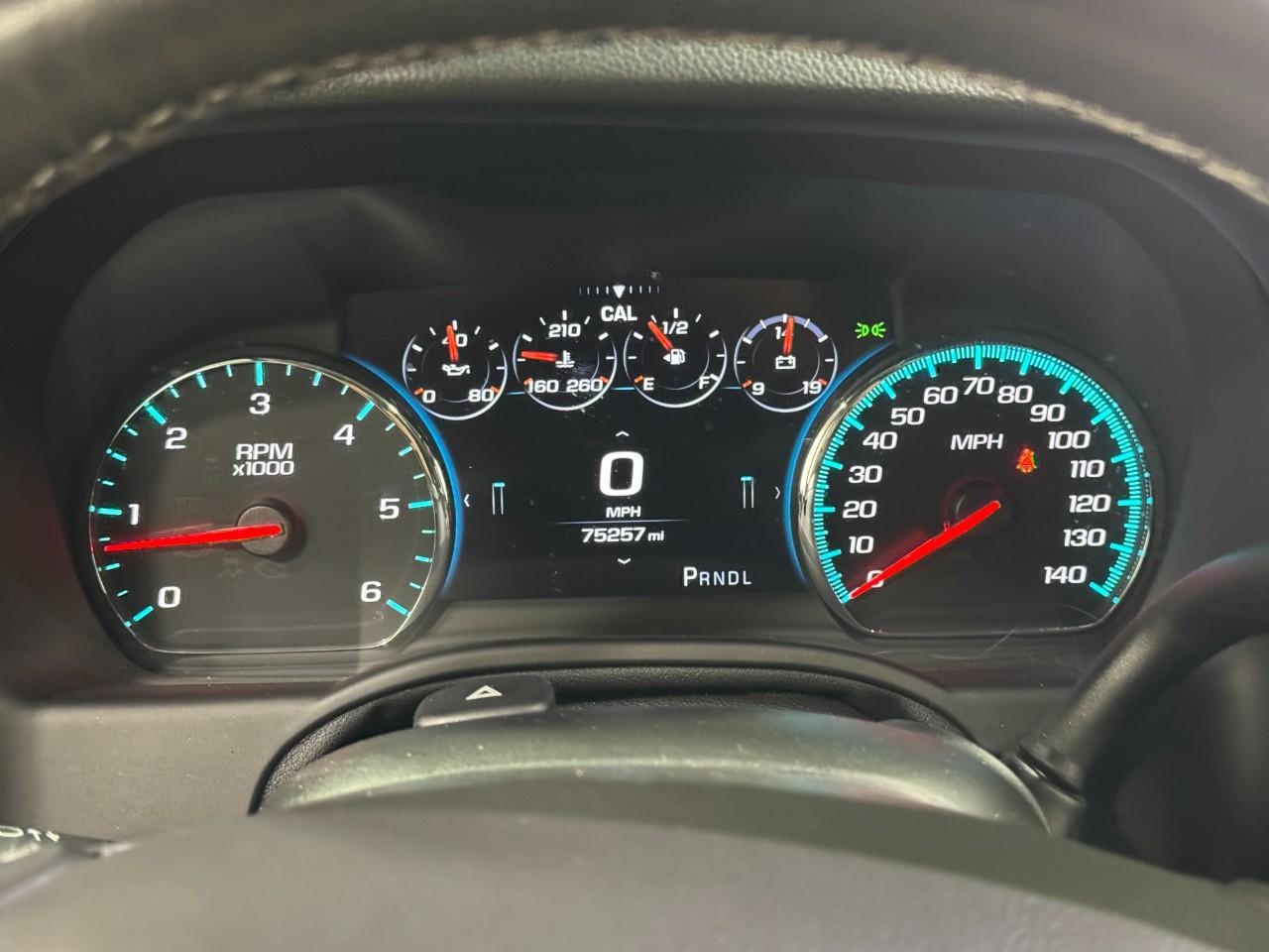 GMC Yukon Vehicle Full-screen Gallery Image 36