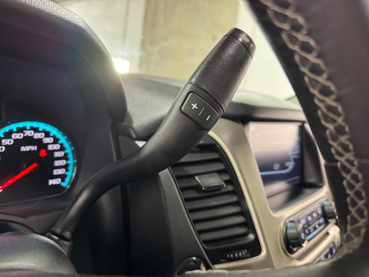 GMC Yukon Vehicle Full-screen Gallery Image 37