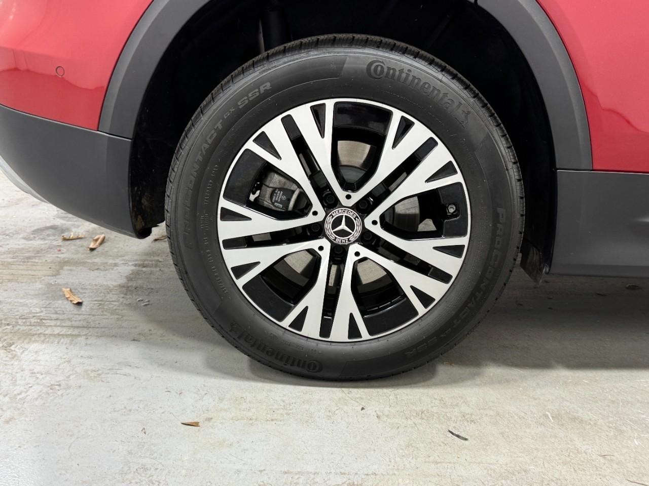 Mercedes-Benz GLB Vehicle Full-screen Gallery Image 5