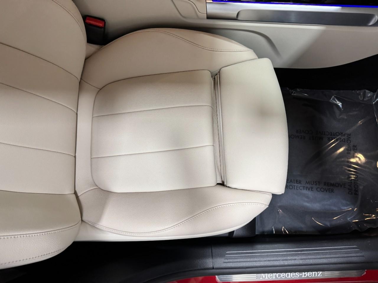 Mercedes-Benz GLB Vehicle Full-screen Gallery Image 19