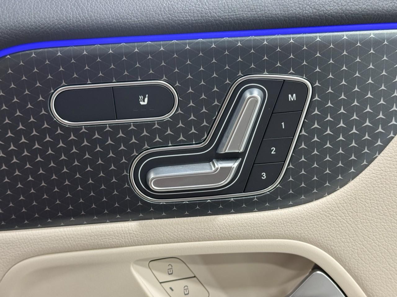 Mercedes-Benz GLB Vehicle Full-screen Gallery Image 21