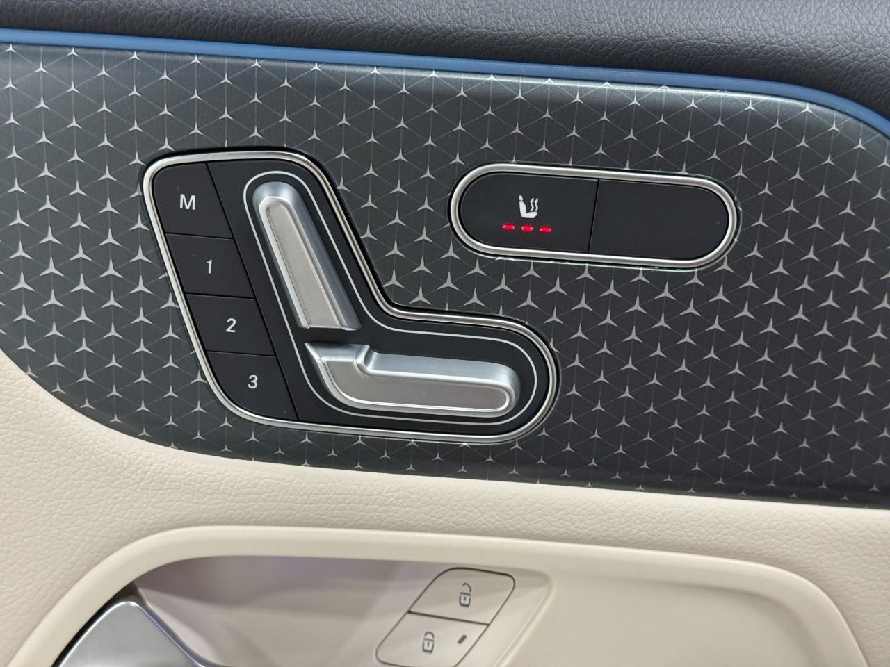 Mercedes-Benz GLB Vehicle Full-screen Gallery Image 24