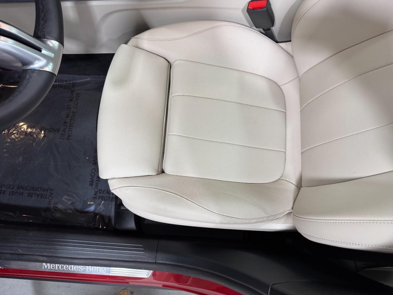 Mercedes-Benz GLB Vehicle Full-screen Gallery Image 29