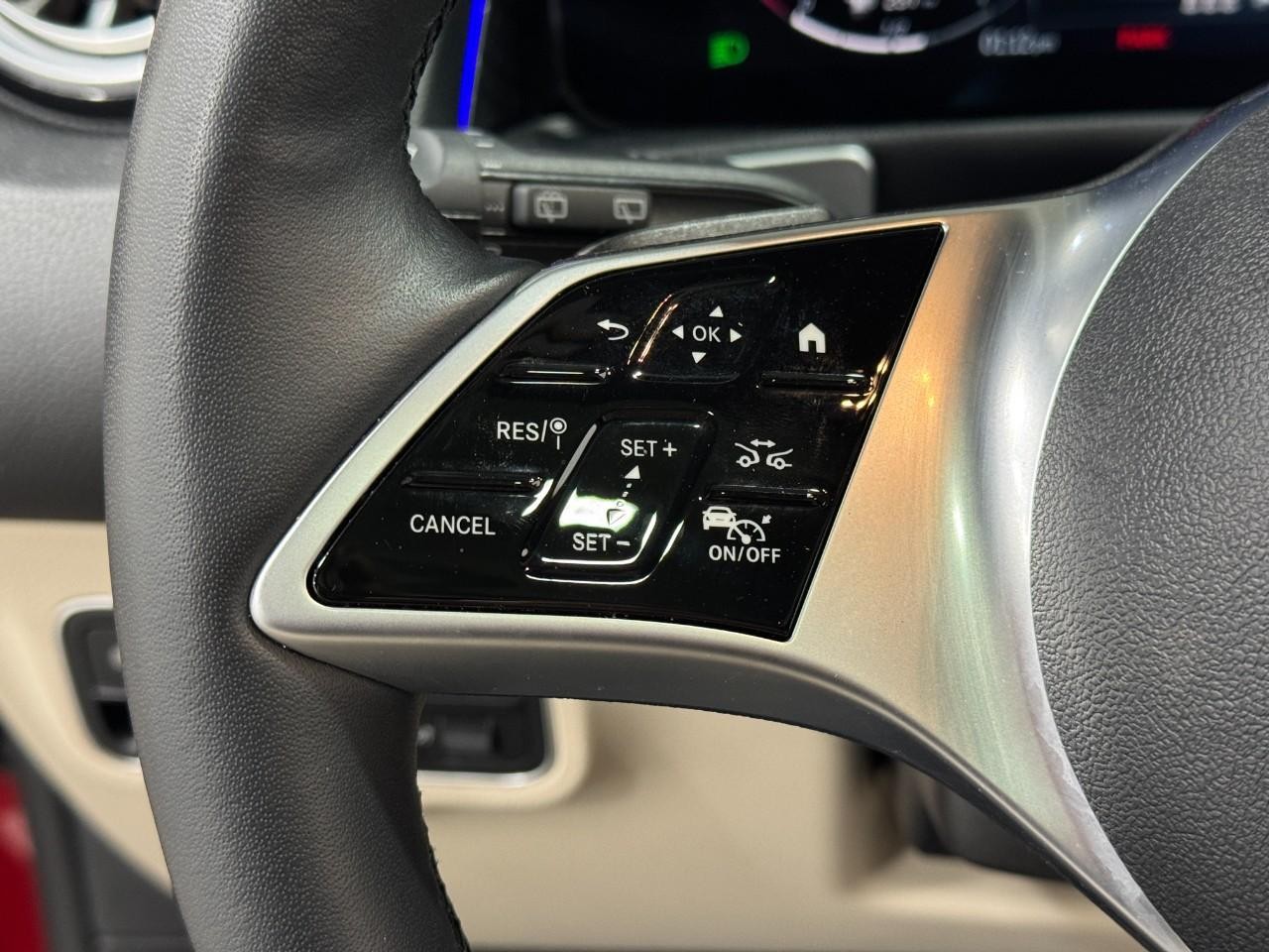 Mercedes-Benz GLB Vehicle Full-screen Gallery Image 32