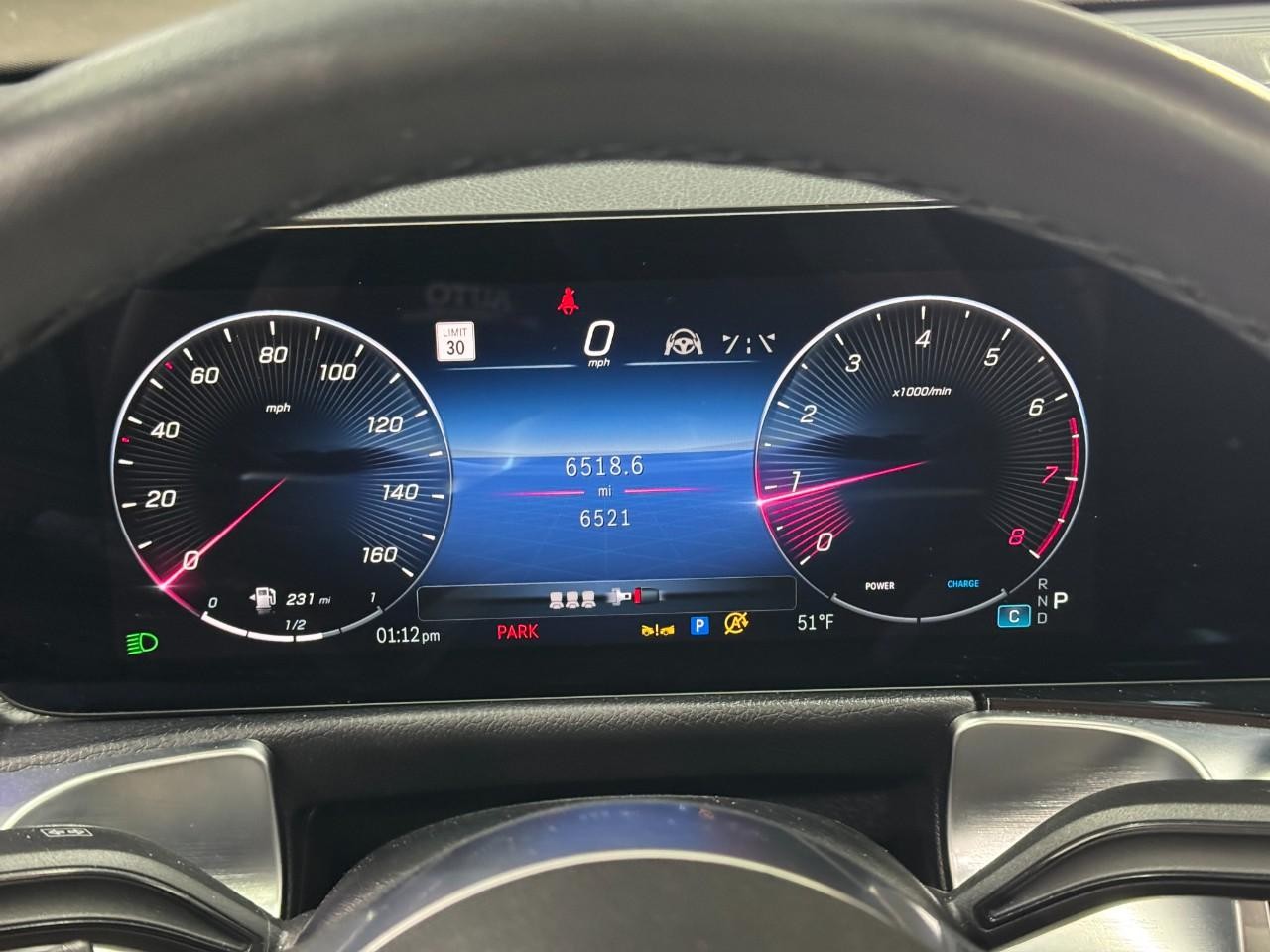 Mercedes-Benz GLB Vehicle Full-screen Gallery Image 34